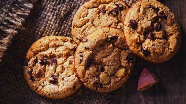 chocolate chip cookie