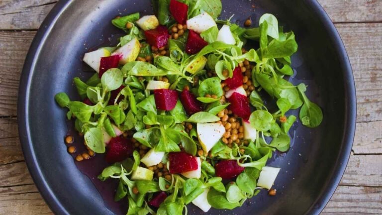 salad with pears and candied walnuts